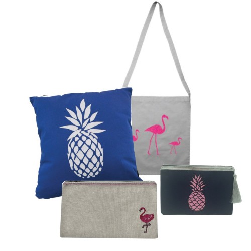 Avec Les Ananas Flamants Roses Cactus Offrez Des Cadeaux Exotiques Lili Pouce Stickers Tapis Luminaires Personnalises