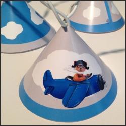 Coussin sissi OURS en avion bleu dans les nuages  Lili Pouce : stickers,  appliques, frises, tapis, luminaires, lampes, suspensions enfant